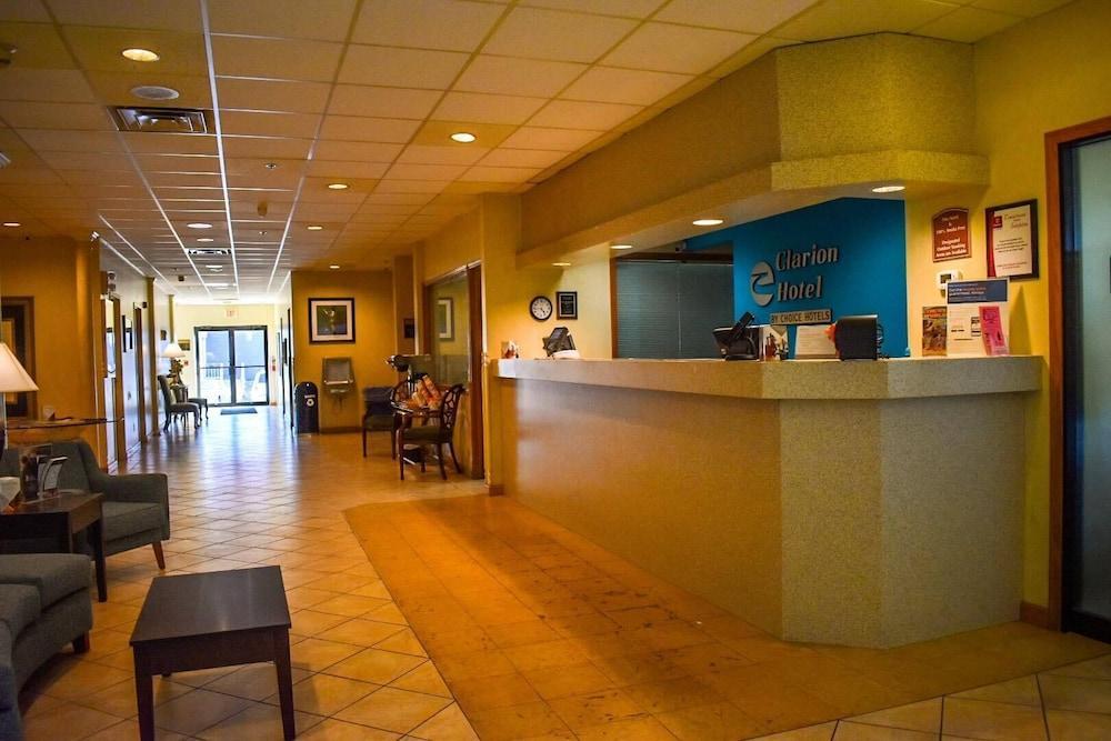 Americinn & Suites By Wyndham Baraboo Event Center Экстерьер фото
