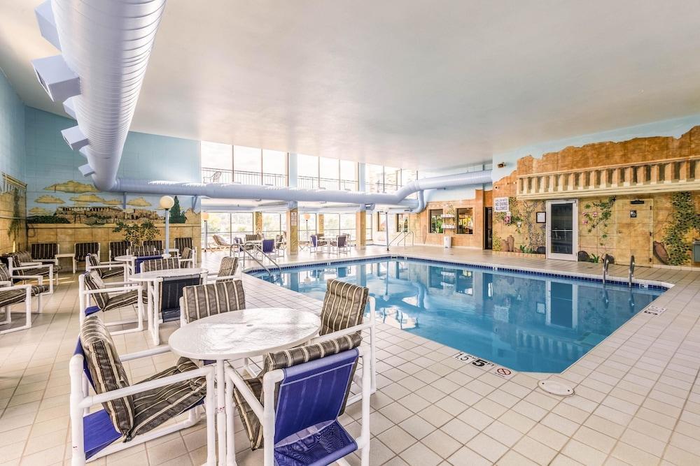 Americinn & Suites By Wyndham Baraboo Event Center Экстерьер фото