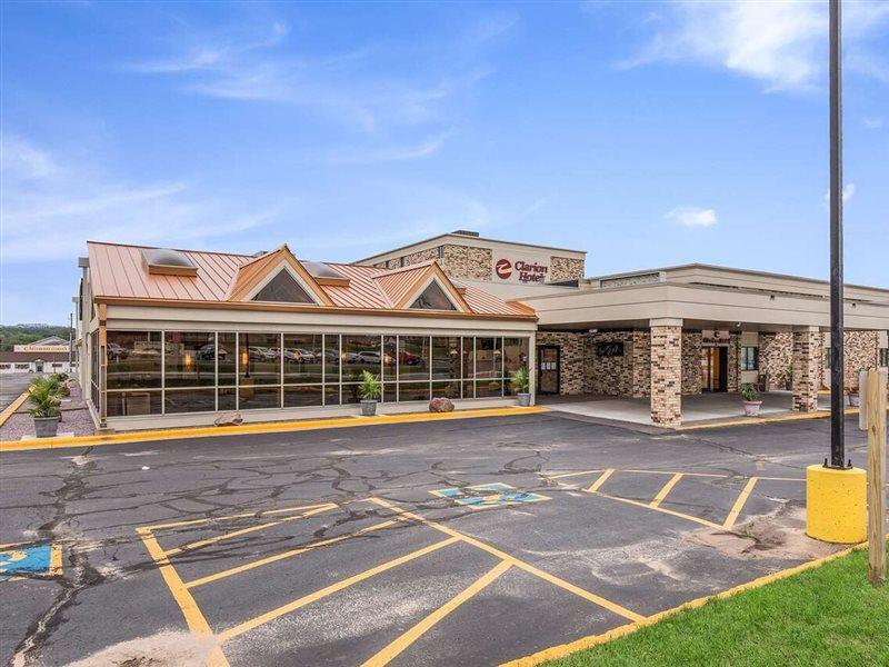 Americinn & Suites By Wyndham Baraboo Event Center Экстерьер фото