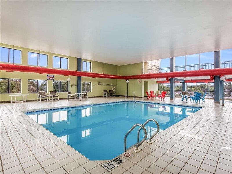 Americinn & Suites By Wyndham Baraboo Event Center Экстерьер фото
