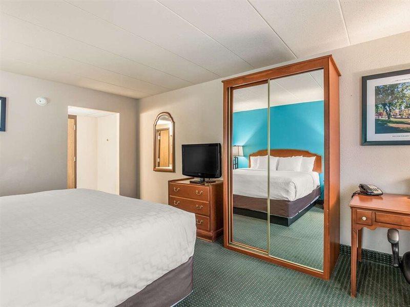 Americinn & Suites By Wyndham Baraboo Event Center Экстерьер фото