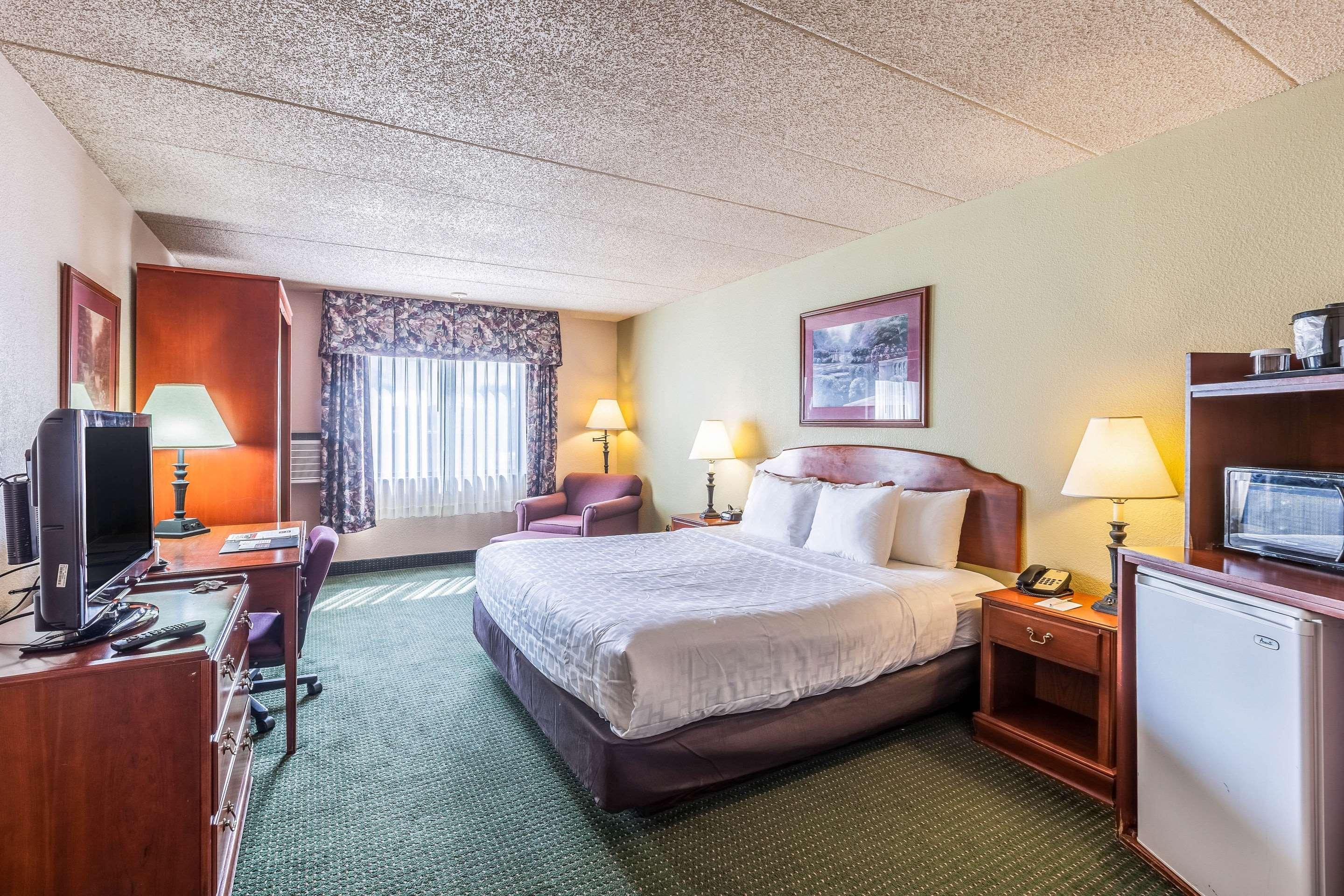 Americinn & Suites By Wyndham Baraboo Event Center Экстерьер фото