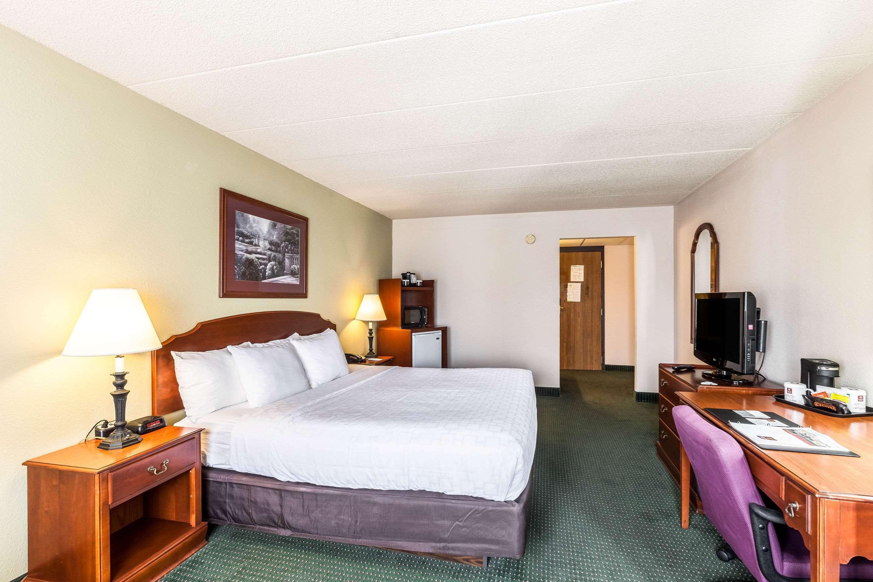 Americinn & Suites By Wyndham Baraboo Event Center Экстерьер фото
