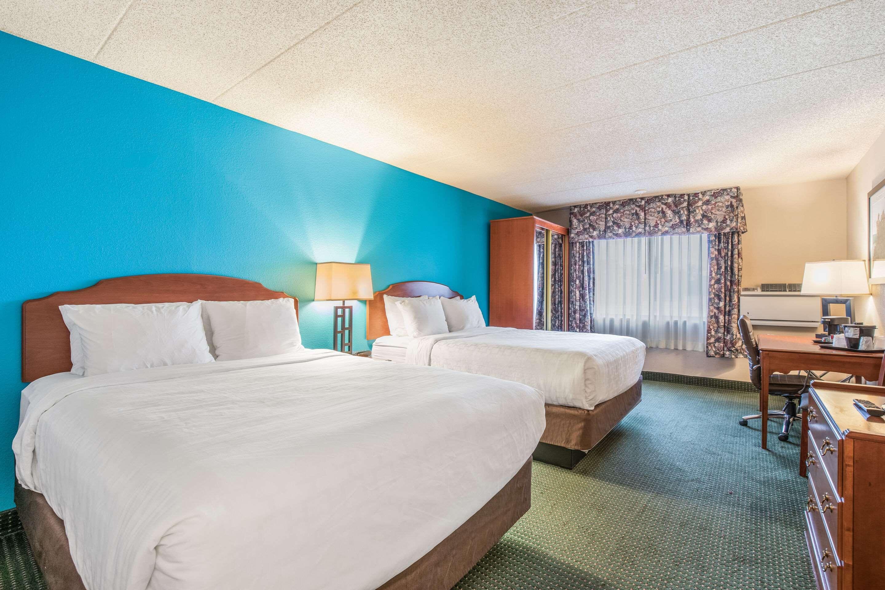 Americinn & Suites By Wyndham Baraboo Event Center Экстерьер фото