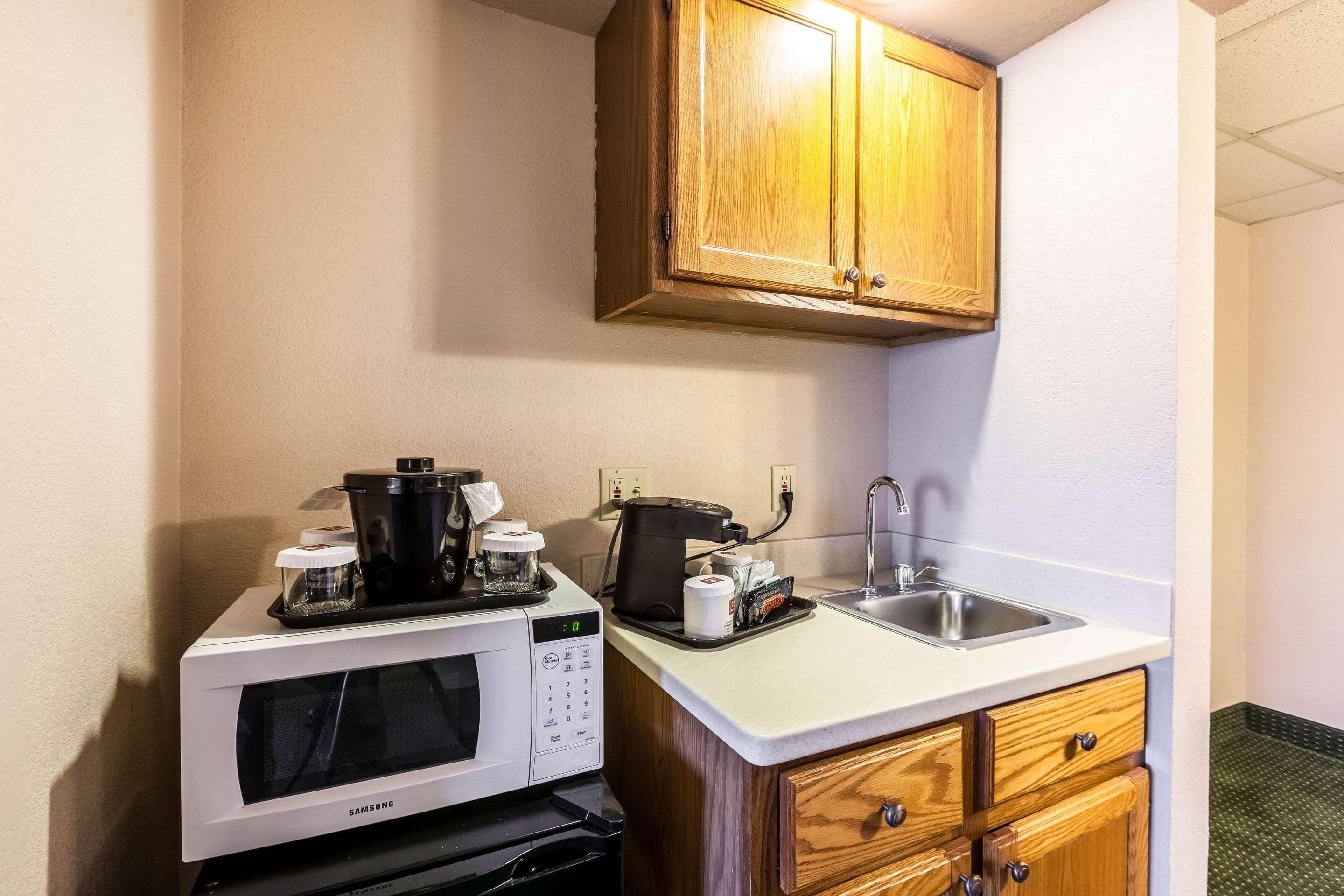 Americinn & Suites By Wyndham Baraboo Event Center Экстерьер фото