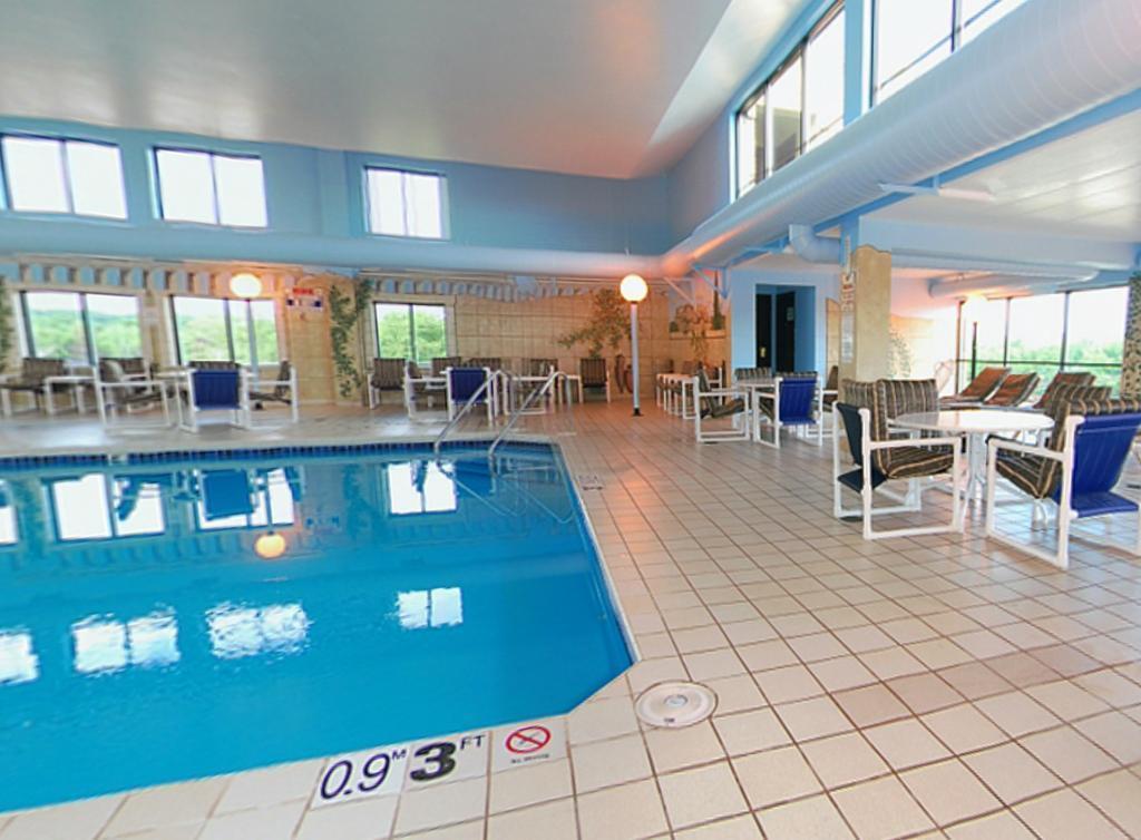 Americinn & Suites By Wyndham Baraboo Event Center Экстерьер фото