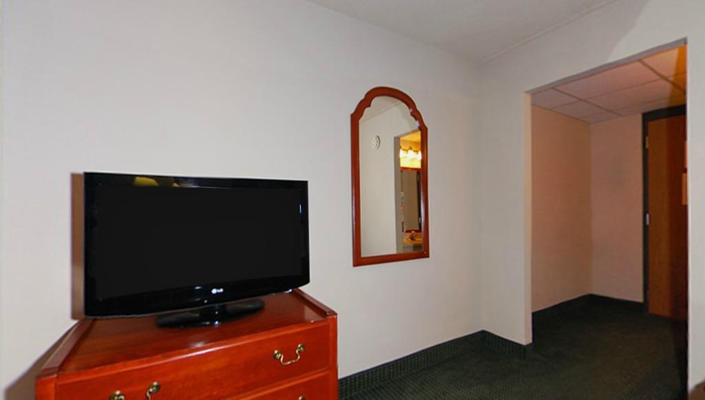 Americinn & Suites By Wyndham Baraboo Event Center Экстерьер фото