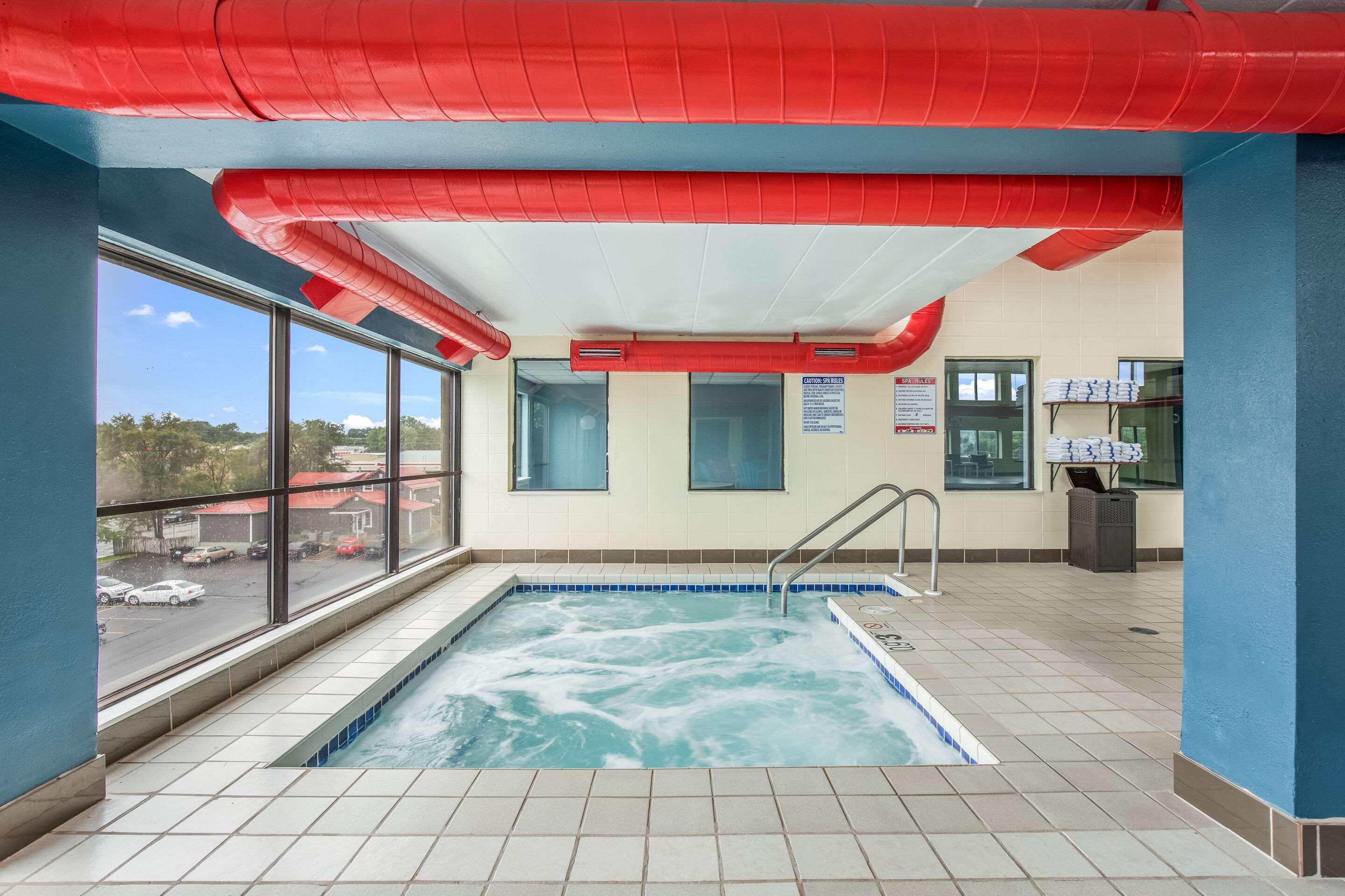 Americinn & Suites By Wyndham Baraboo Event Center Экстерьер фото