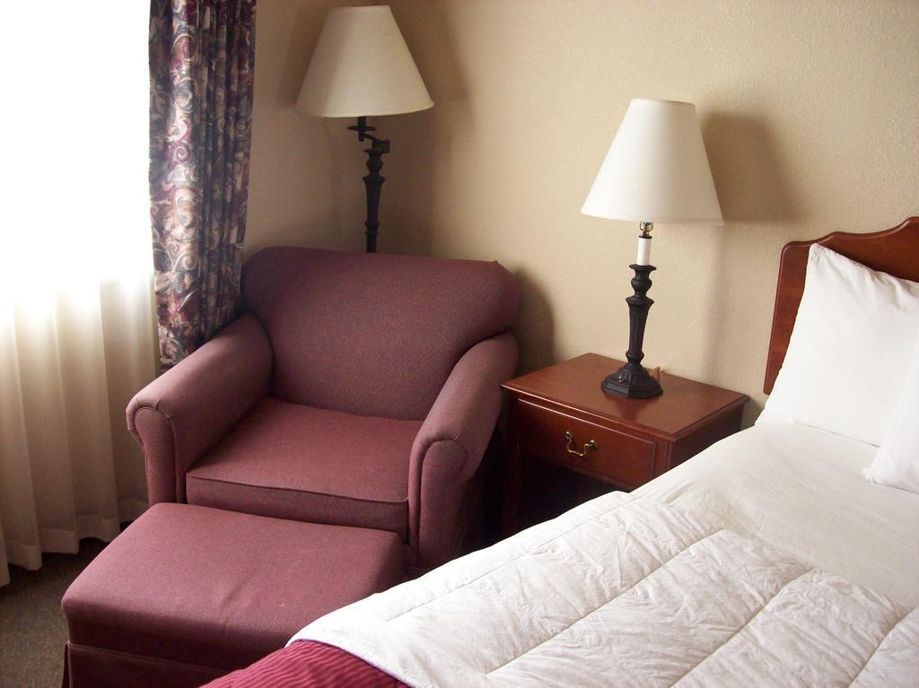 Americinn & Suites By Wyndham Baraboo Event Center Экстерьер фото