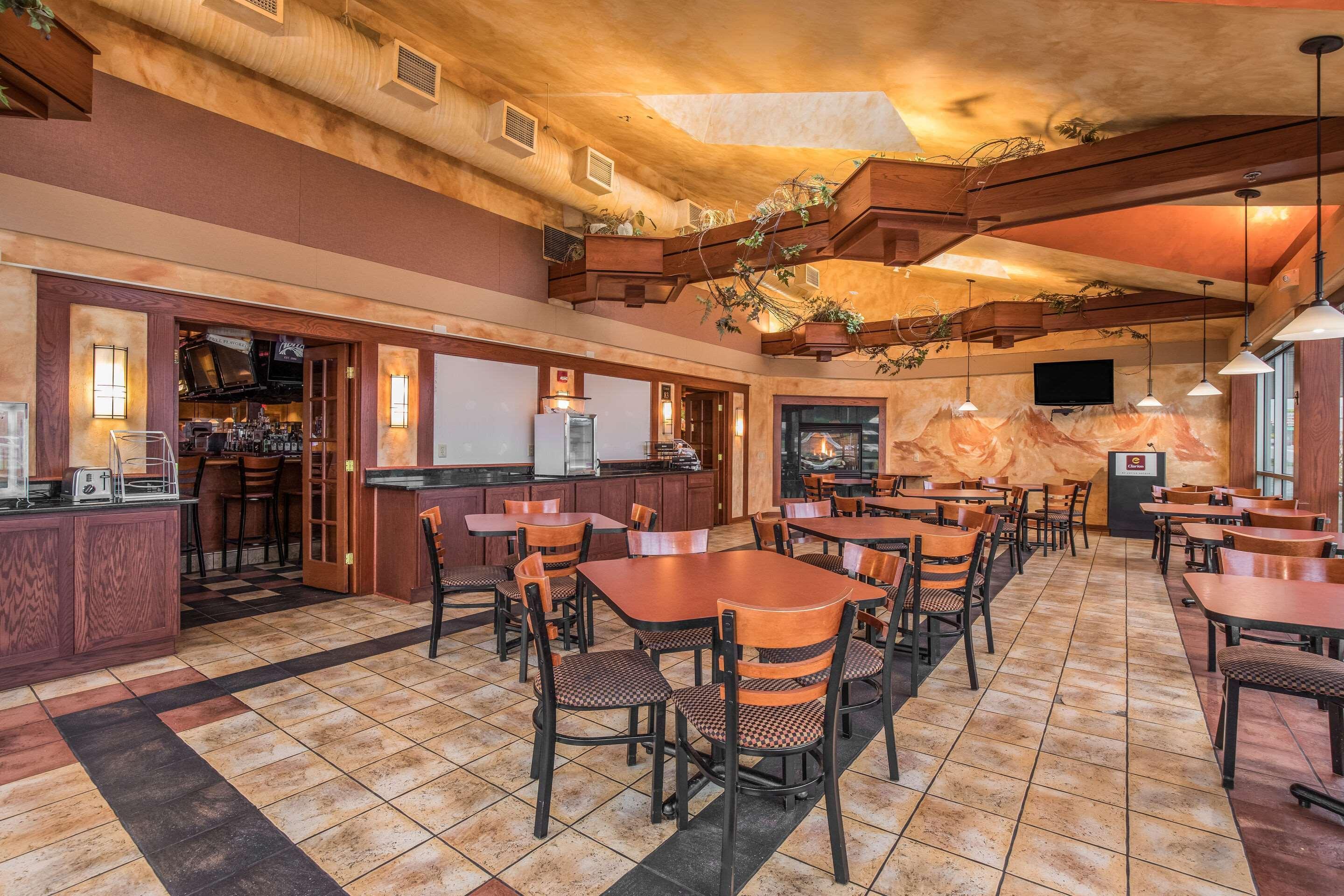 Americinn & Suites By Wyndham Baraboo Event Center Экстерьер фото