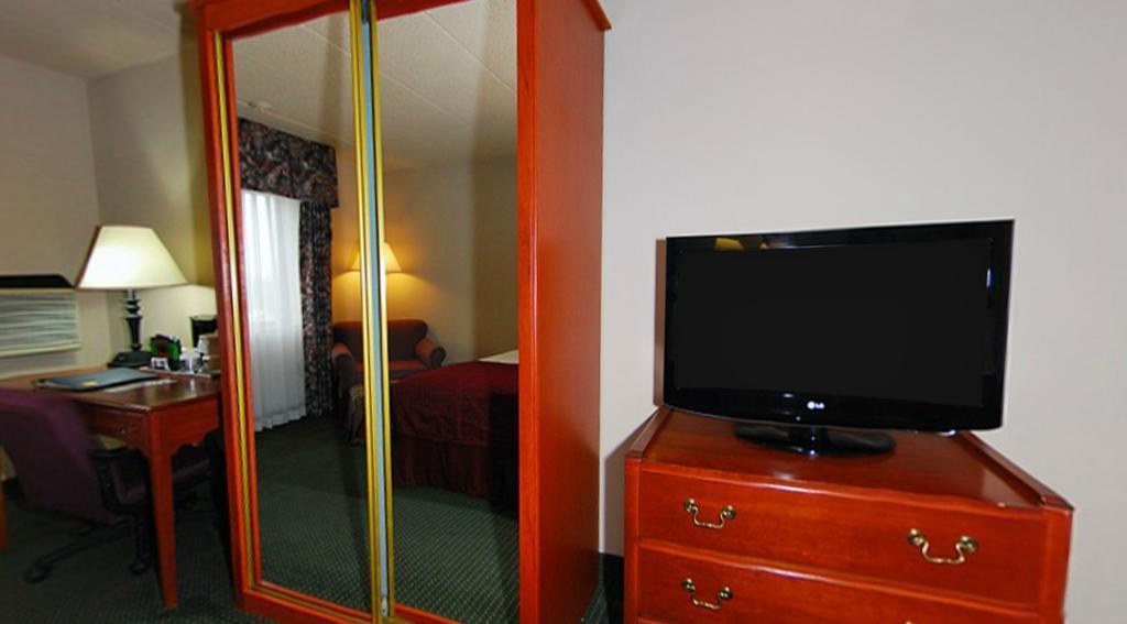 Americinn & Suites By Wyndham Baraboo Event Center Экстерьер фото