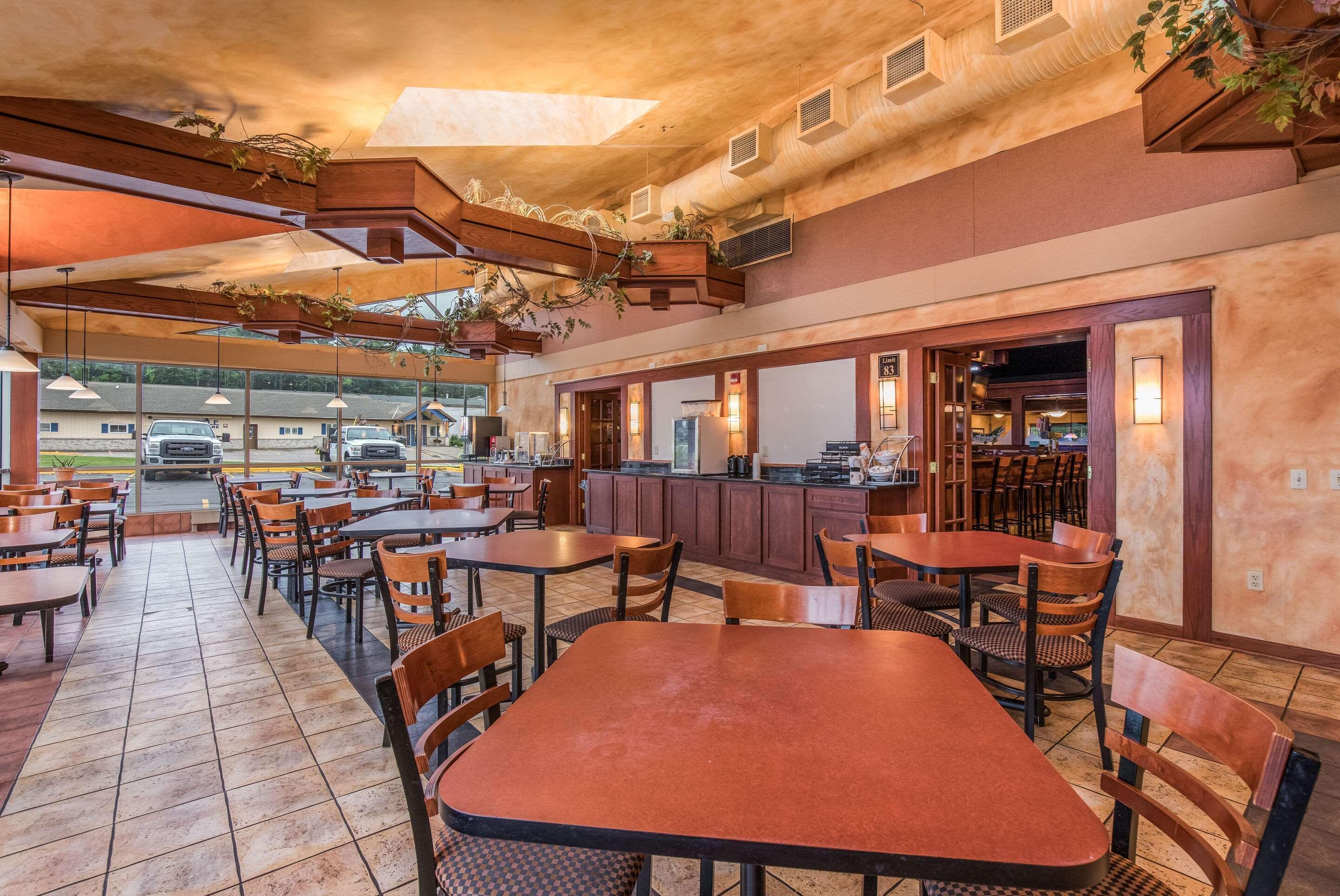 Americinn & Suites By Wyndham Baraboo Event Center Экстерьер фото