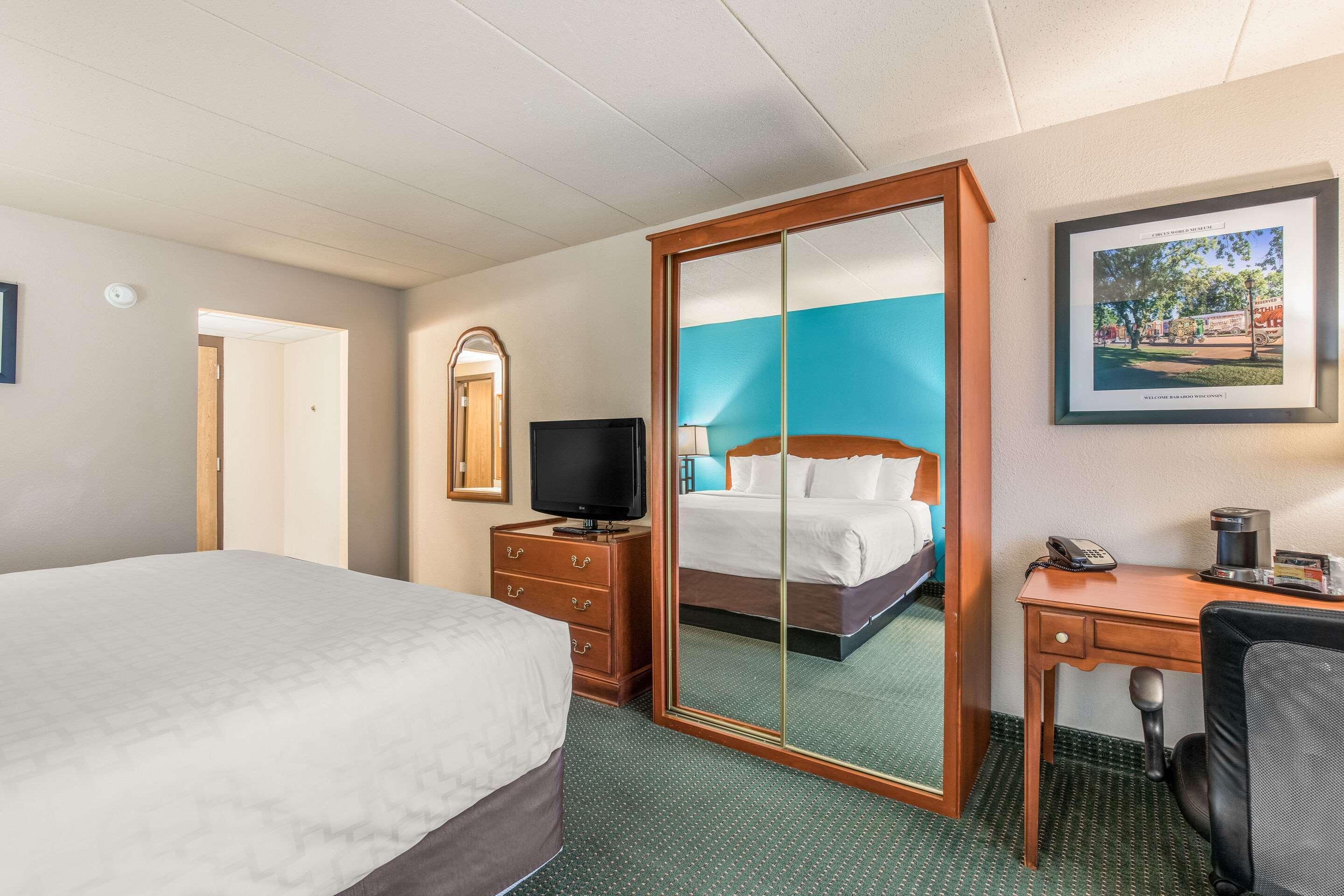 Americinn & Suites By Wyndham Baraboo Event Center Экстерьер фото