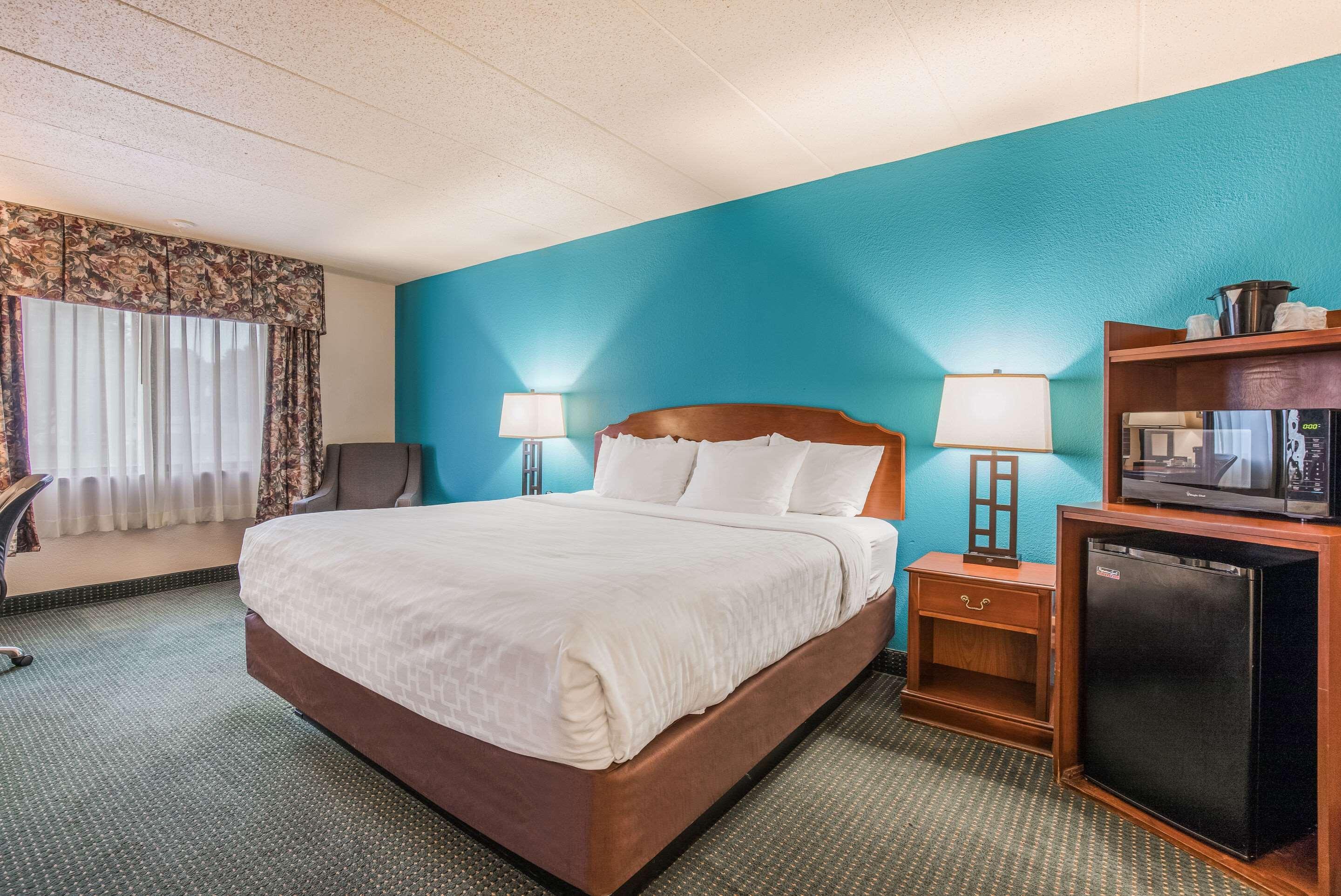 Americinn & Suites By Wyndham Baraboo Event Center Экстерьер фото