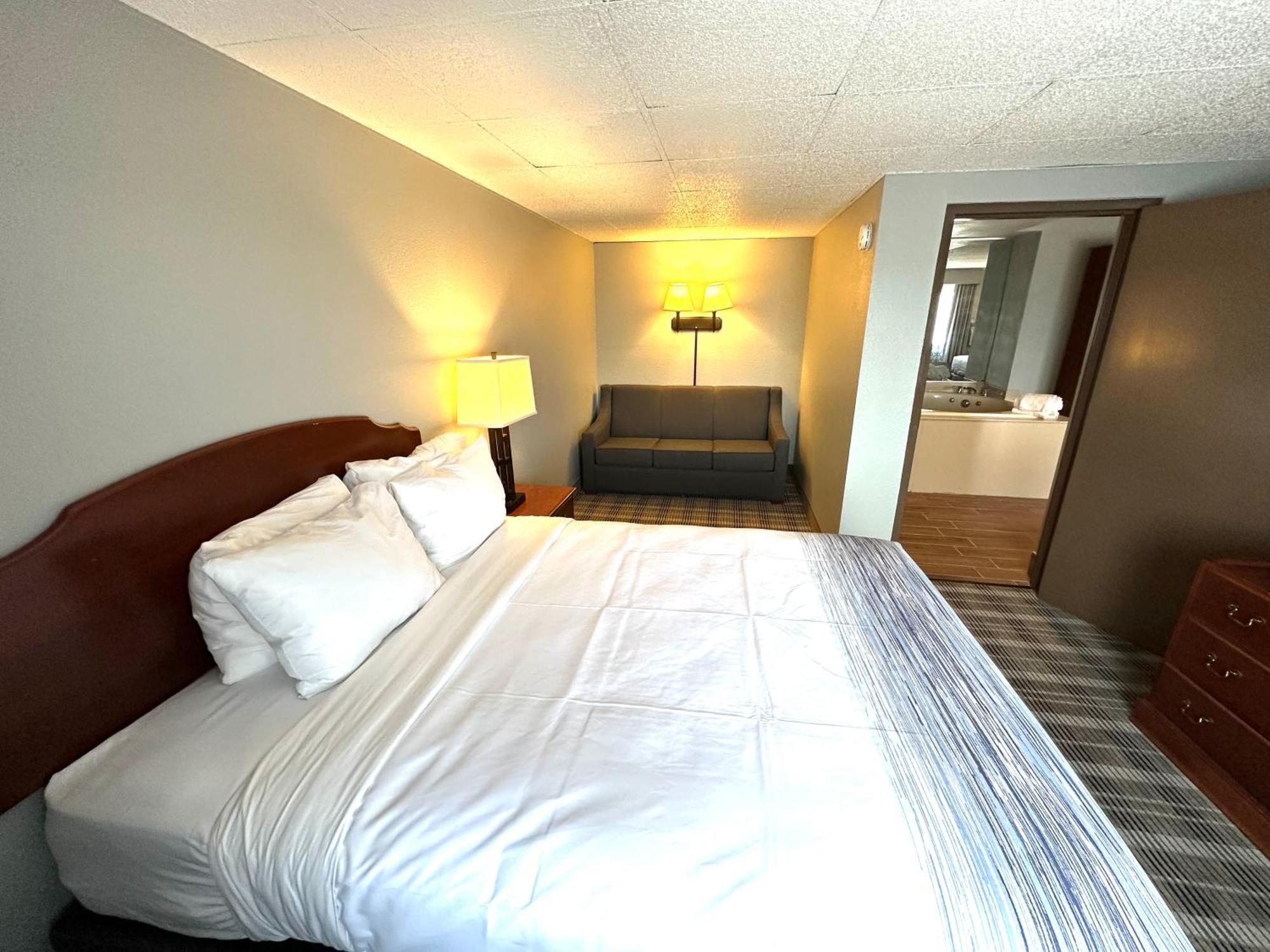 Americinn & Suites By Wyndham Baraboo Event Center Экстерьер фото