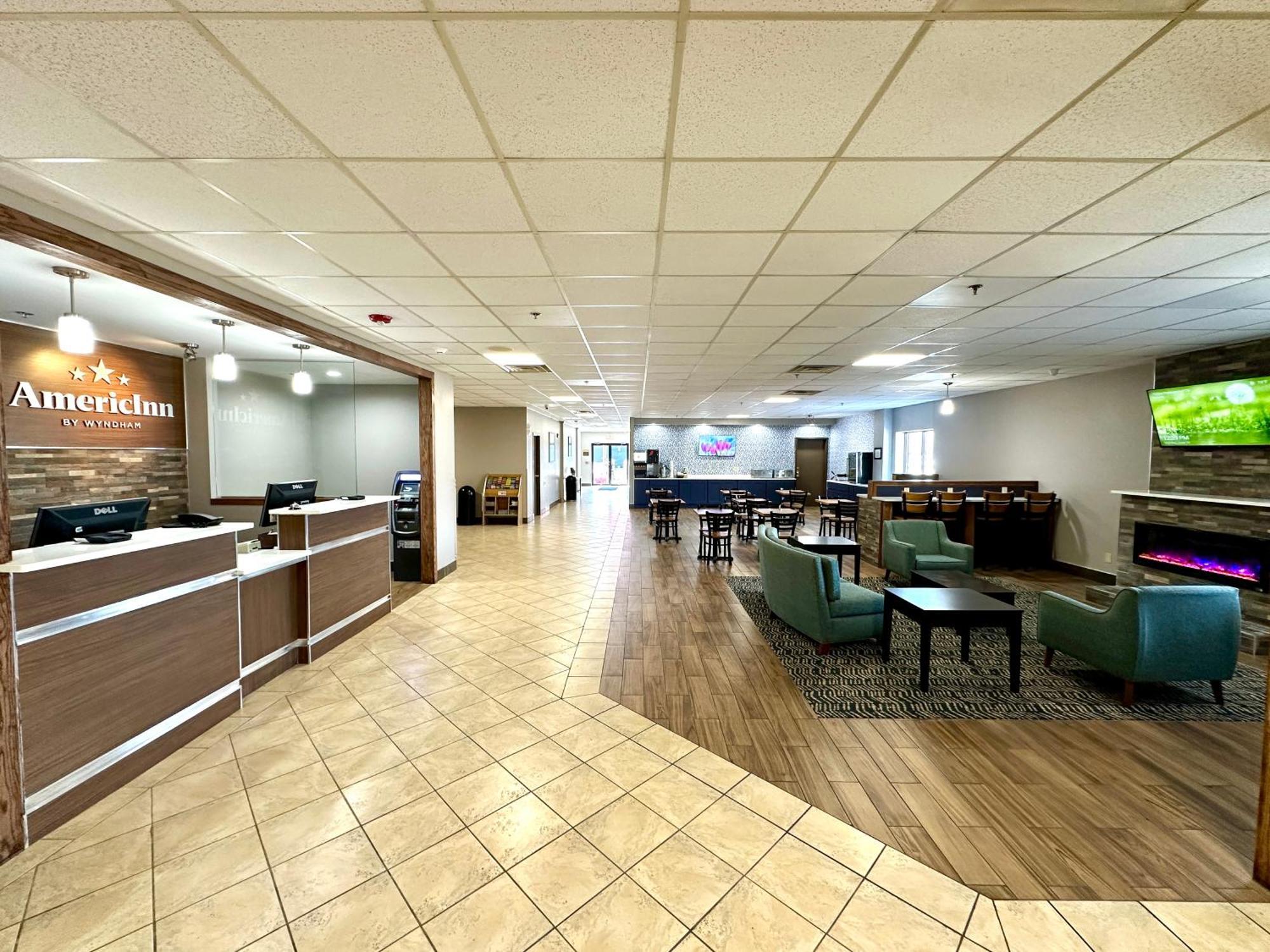 Americinn & Suites By Wyndham Baraboo Event Center Экстерьер фото