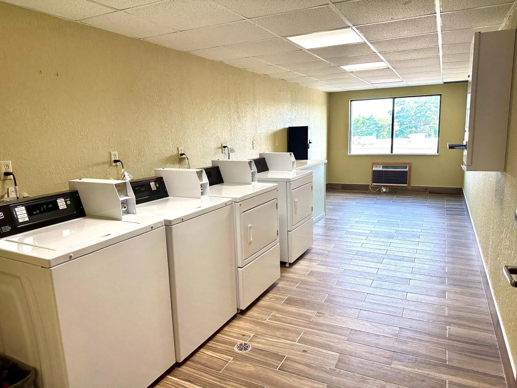 Americinn & Suites By Wyndham Baraboo Event Center Экстерьер фото