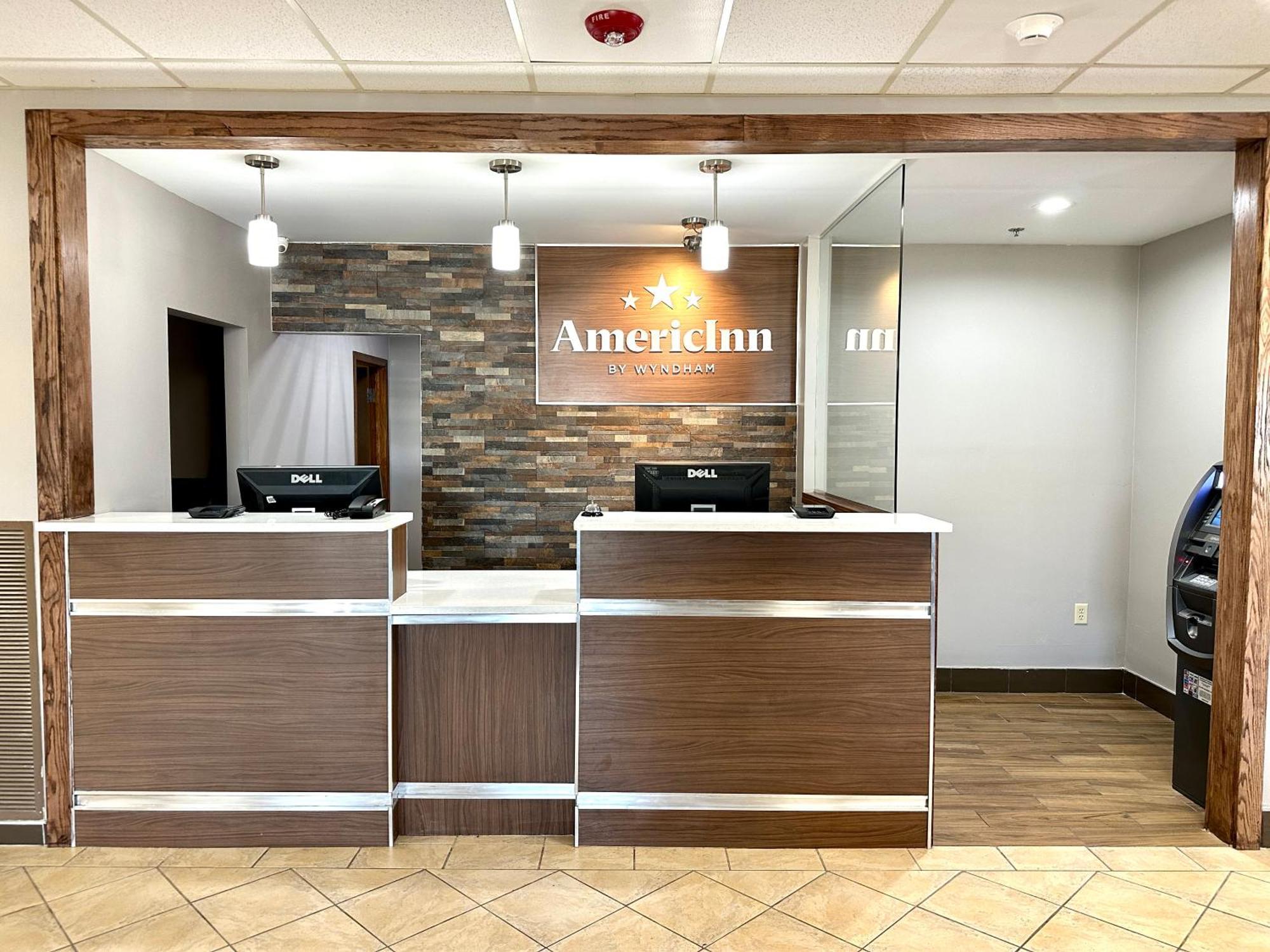 Americinn & Suites By Wyndham Baraboo Event Center Экстерьер фото