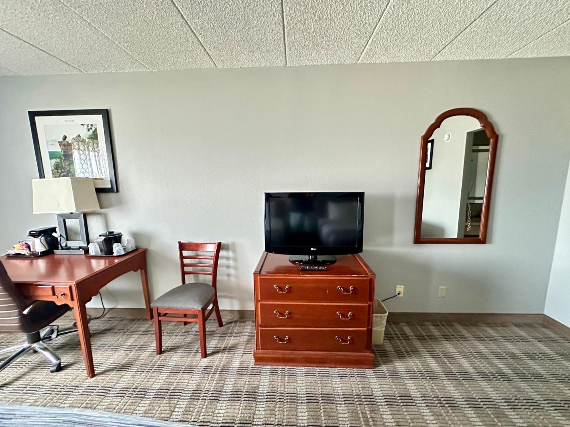Americinn & Suites By Wyndham Baraboo Event Center Экстерьер фото