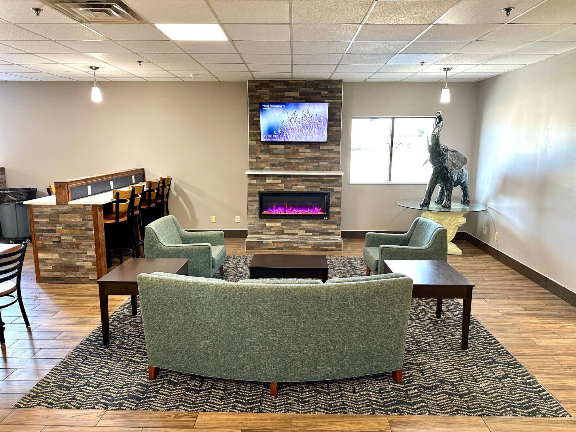 Americinn & Suites By Wyndham Baraboo Event Center Экстерьер фото