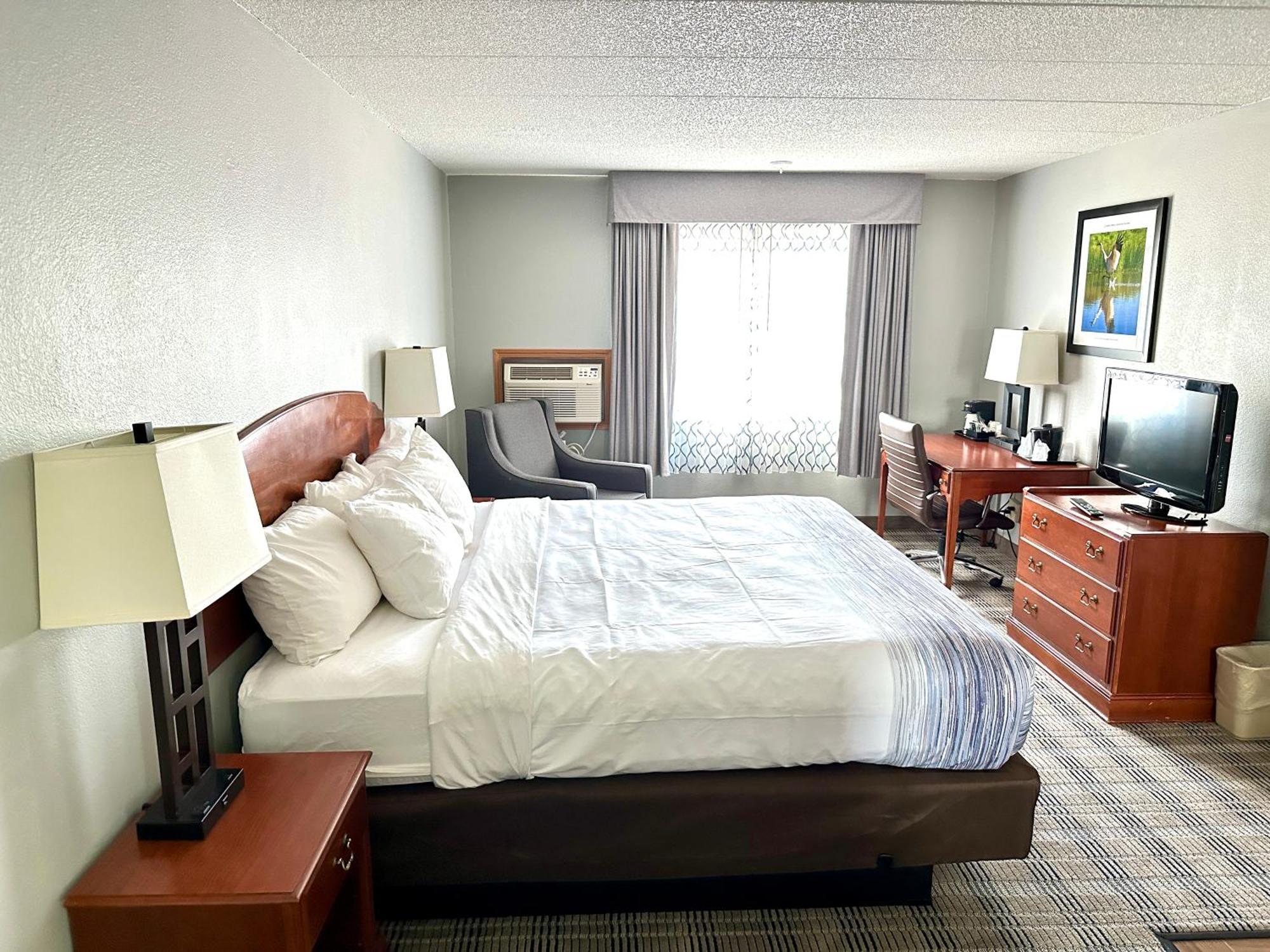 Americinn & Suites By Wyndham Baraboo Event Center Экстерьер фото