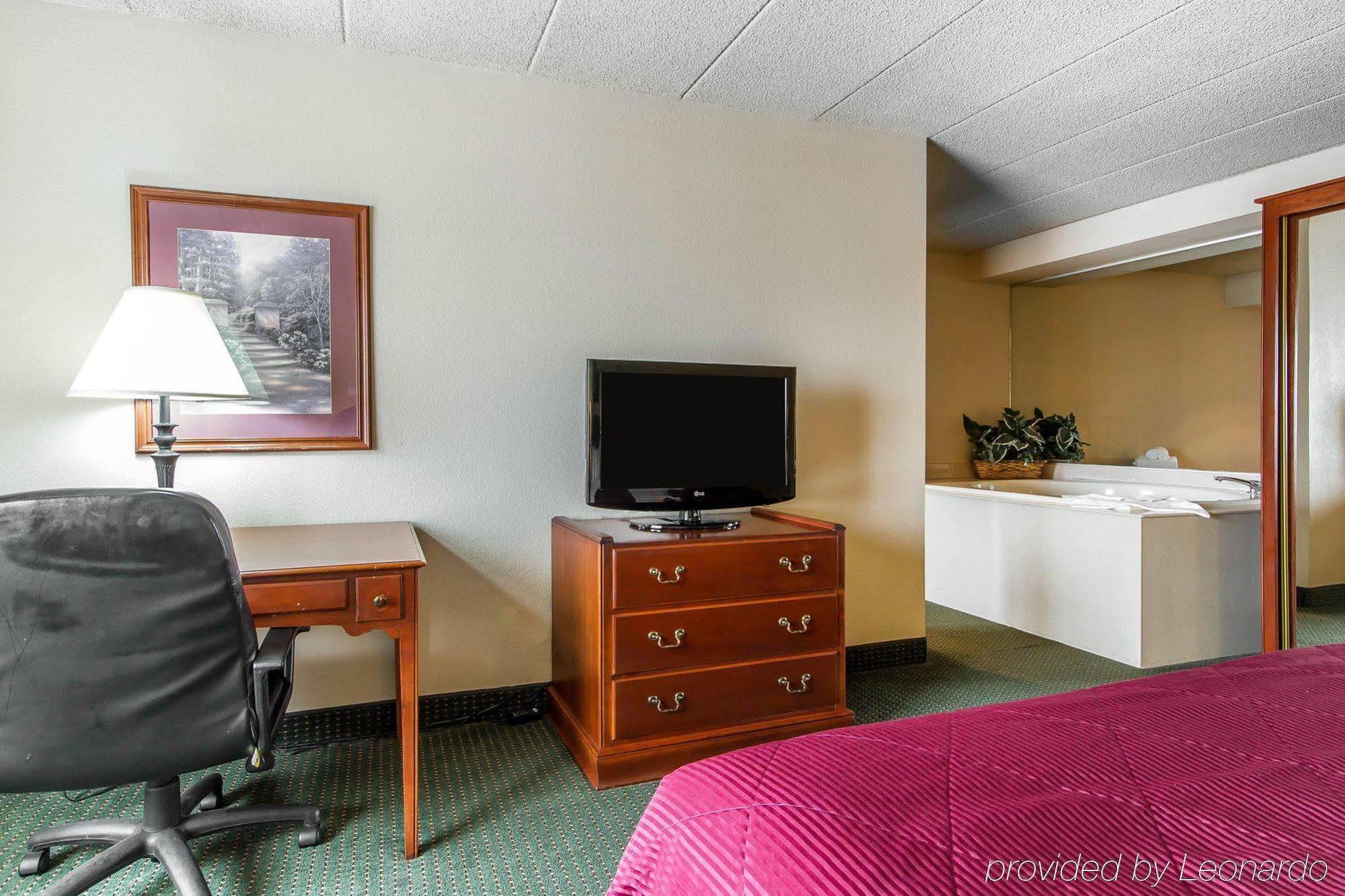 Americinn & Suites By Wyndham Baraboo Event Center Экстерьер фото