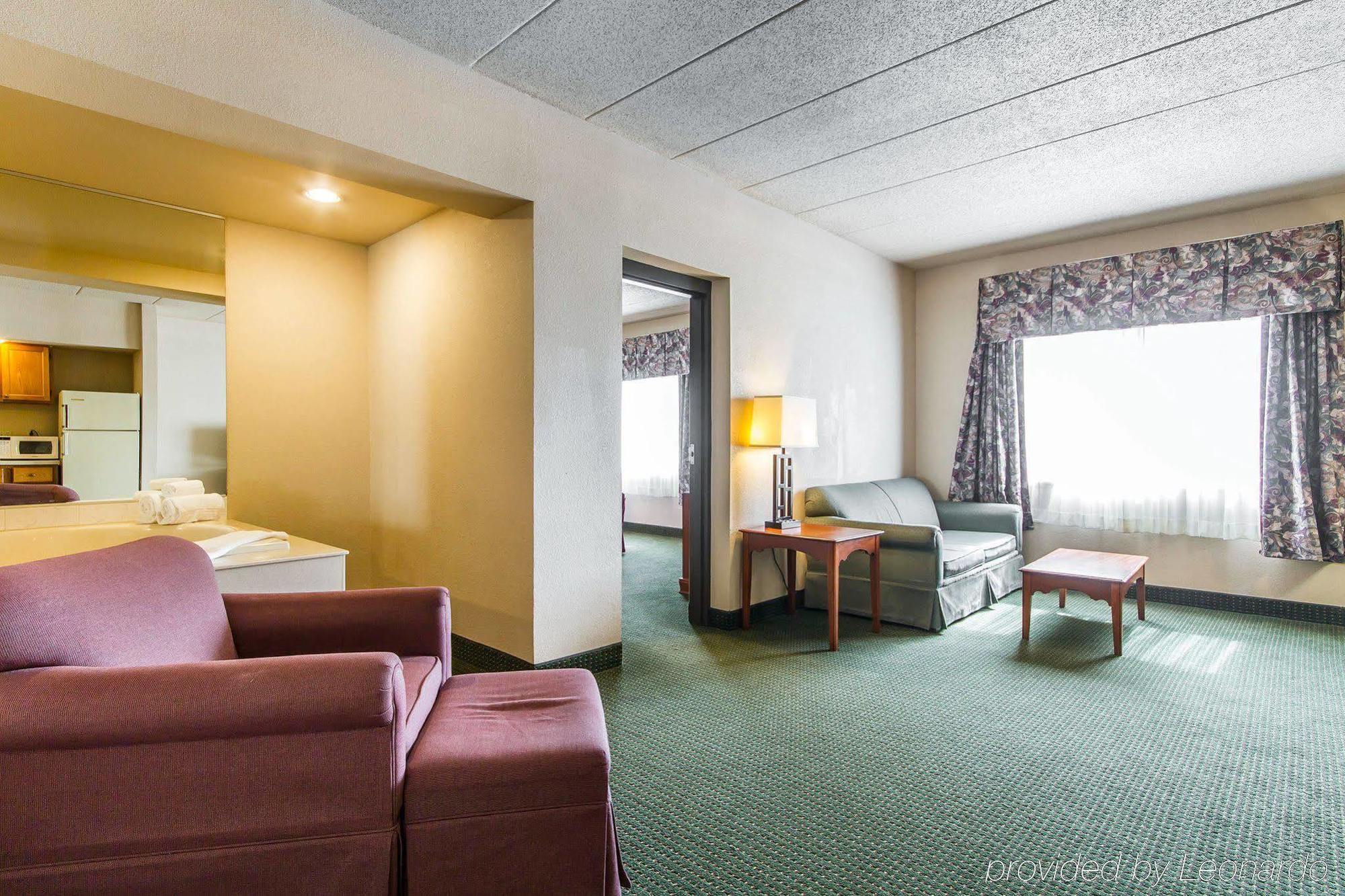 Americinn & Suites By Wyndham Baraboo Event Center Экстерьер фото